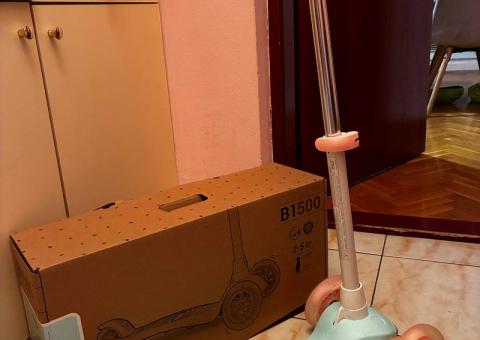 Kids' scooter 