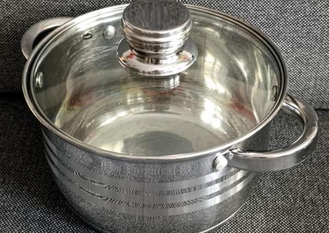 Baking sheets & saucepan 