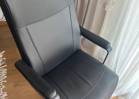 Selling furniture: table, chair 
