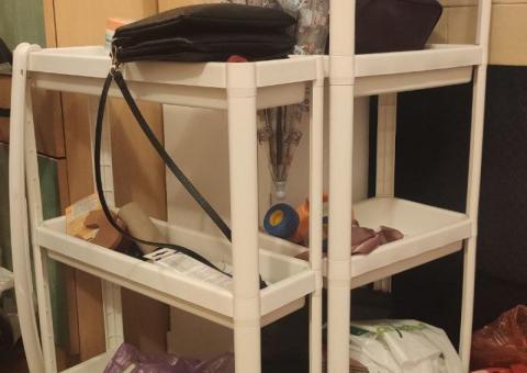 Ikea police, stolovi i stolice 