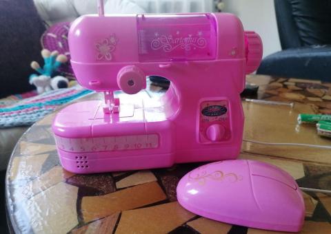 Sewing machine for young craftswomen 