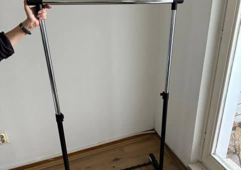 Clothes hanger 