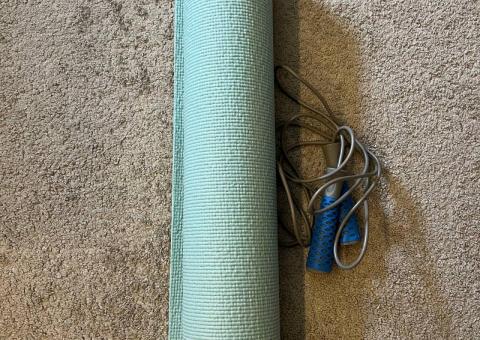 Yoga mat and skipping rope 