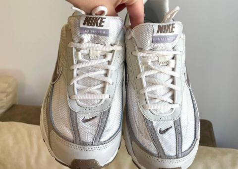 Кроссовки Nike 