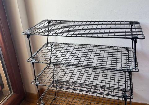 Shoe racks, notes, gloves 