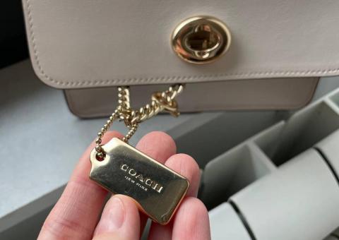COACH Bag: Style & Elegance! 