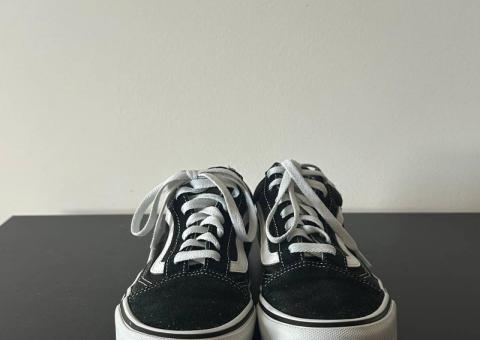 Odeća: Haljina, Vans, Šorts, Majica, Kapa 