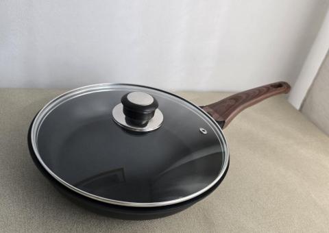 Frying pan and bowl 