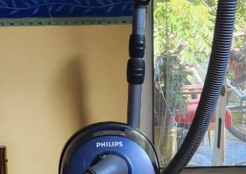 PHILIPS vacuum cleaner 