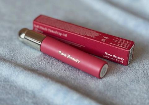 Rare Beauty Lip Oil Happy 