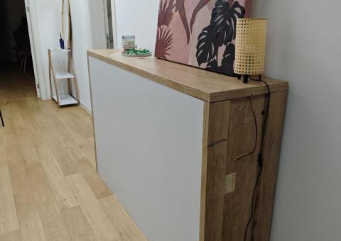 Konzola/recepcija sa pozadinskim osvetljenjem 