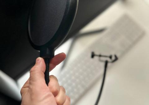 Pop filter for microphone 