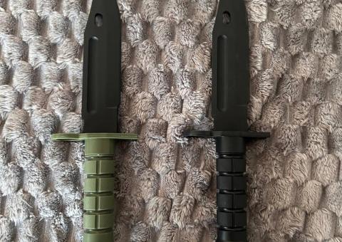 Toy knives 