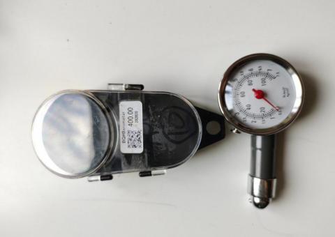 Tire pressure gauge 