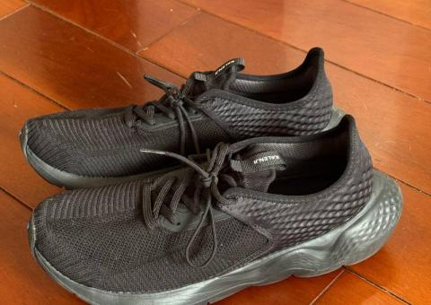 Sports shoes 