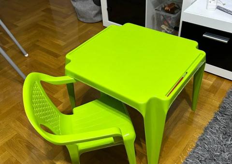 Kids table and chair 