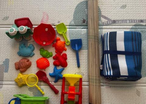 Beach toys and mats 