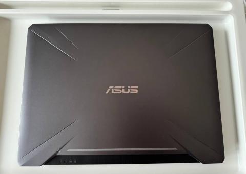 Gejmerski laptop Asus 