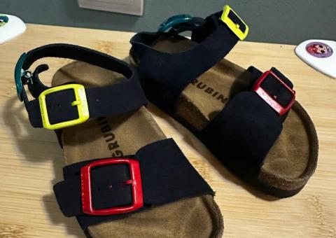 Children's shoes 