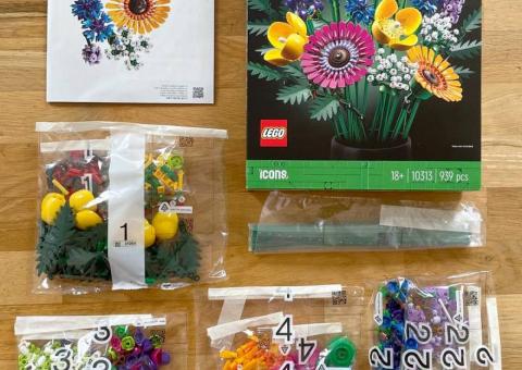 Lego Wildflower Bouquet set 