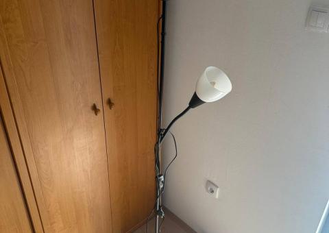 Lamps and scratching post 