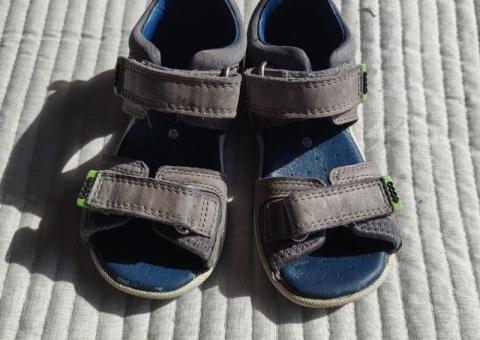 Kids' clothes and shoes 