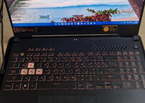 Gejmerski laptop ASUS 