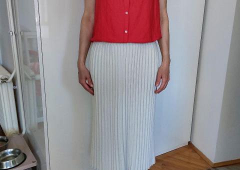 Odjeća: farmerke, bluze, suknje, gaćice 