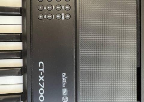 Casio CT-X700 Synthesizer 