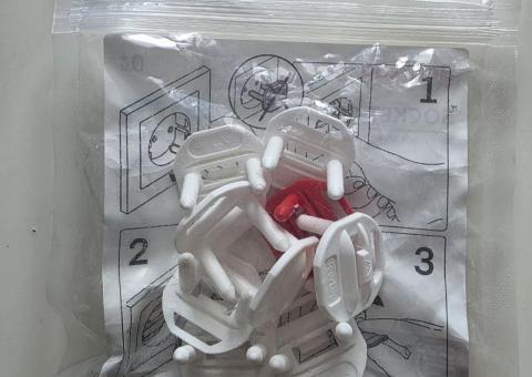 Apron and socket plugs 
