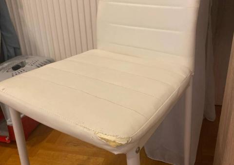 Selling 3 chairs 