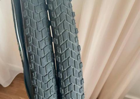 Pirelli tires set 