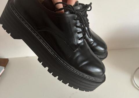 TENDANCE leather boots 