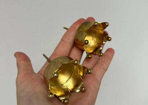 Candle holders for cake 