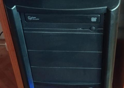 Gejmerski PC + monitor + tastatura 