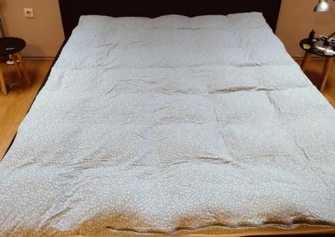 Down comforter 