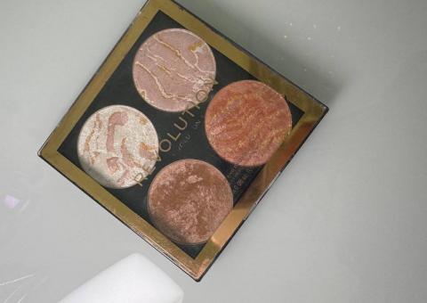 Makeup from a case 