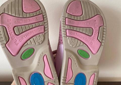 Shoes size 24 