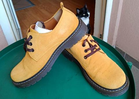 Boots size 37.5 