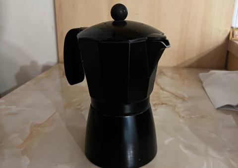 Sale: pots, shoes and coffee maker ☕️