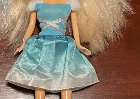 Toys: dolls, slingshots, Tetris, vans 