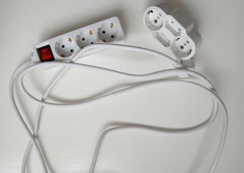 Trostruke utičnice i produžni kablovi 