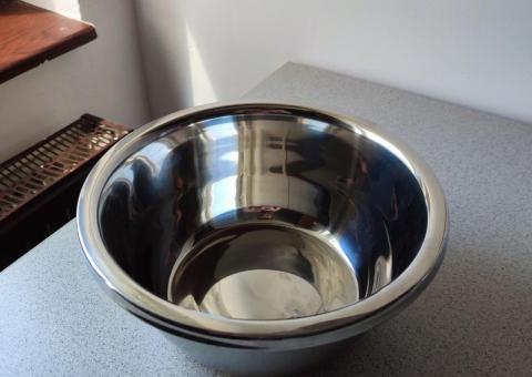 Metal bowl for dough 