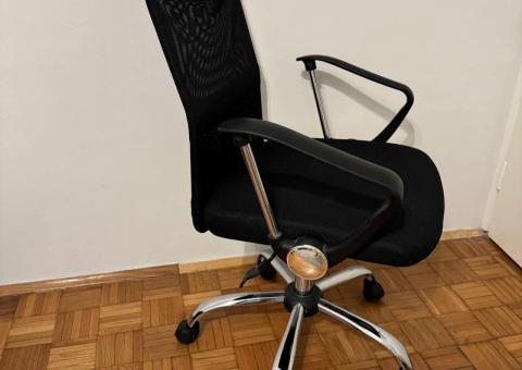 Стол и кресло для работы 