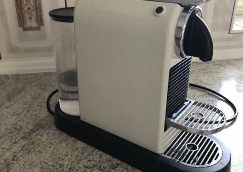 Coffee machine ☕️ + capsules! 