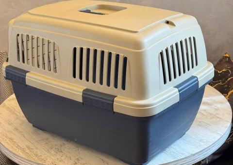 Pet carrier for sale ✈️