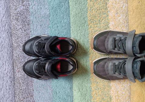 Kids' shoes 