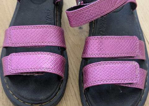 Сандалии Dr. Martens 
