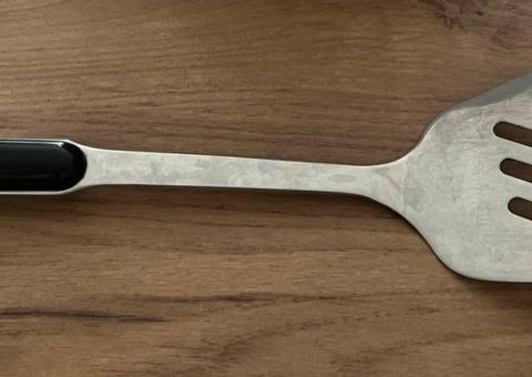 Lid and spatula for the kitchen 