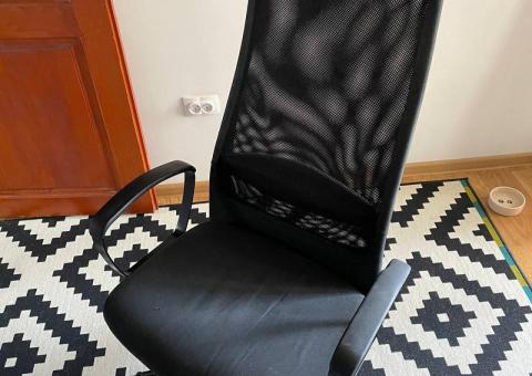 Ikea Marcus stolica 